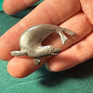 Artsy‎ Vintage Ocean Seal Pin